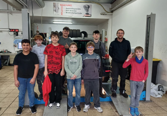 Jugendliche informieren sich über heimische Firmen und Berufe