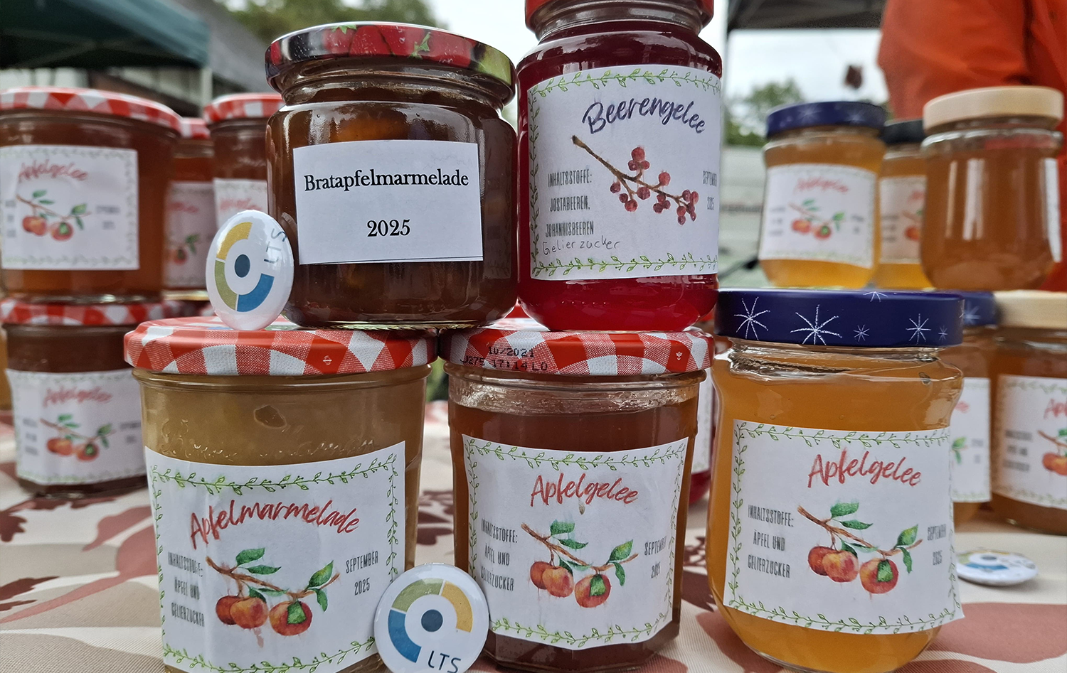 Lahntalschule setzt langjährige Tradition auf dem Apfelmarkt fort