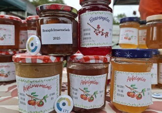 Lahntalschule setzt langjährige Tradition auf dem Apfelmarkt fort