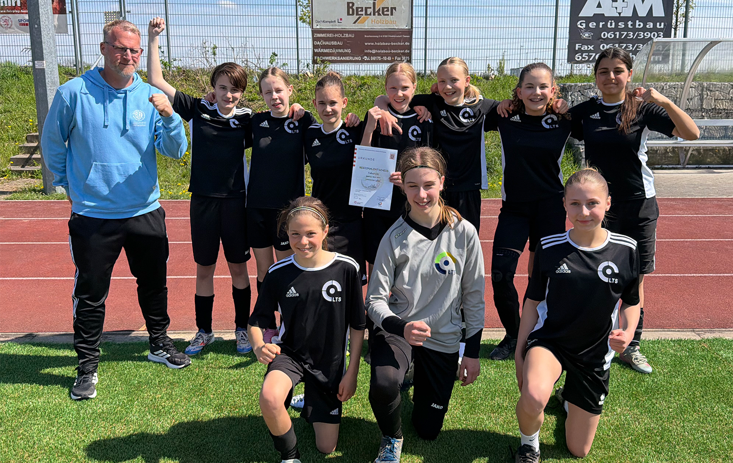 LTS-Schülerinnen erfolgreich beim Regionalentscheid Fußball