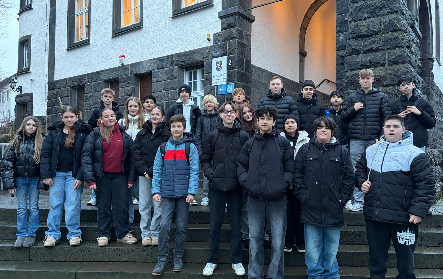 Die Klasse 8G vor Gericht in Wetzlar - Ein Erlebnisbericht über die GL Exkursion von Charlotte C.